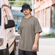 Load image into Gallery viewer, William &amp; Whitney London Oversized faded t-shirt
