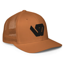 Load image into Gallery viewer, William &amp; Whitney London Closed-back trucker cap

