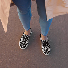 Load image into Gallery viewer, Women’s slip-on canvas shoes
